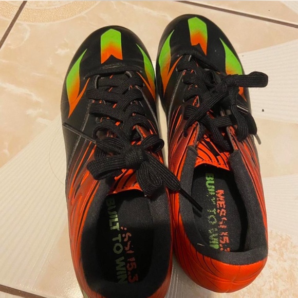 Messi cleats - Picture 1 of 4